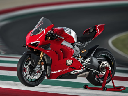 まるでMotoGPマシンみたいな羽付き！PANIGALE V4 RをはじめとしたニューモデルたちがDUCATIから発表に