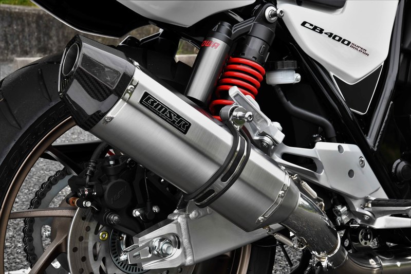 Beamsから2種類のcb400sf Sb 17 用のスリップオンサイレンサーが登場 バイクニュース タンデムスタイル