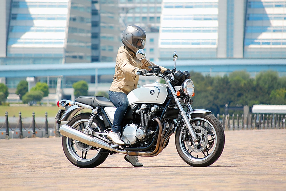 Honda Cb1100 バイク足つき アーカイブ タンデムスタイル