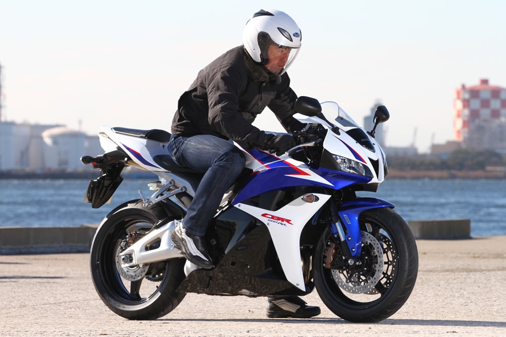 HONDA CBR600RR - バイク足つき アーカイブ - タンデムスタイル