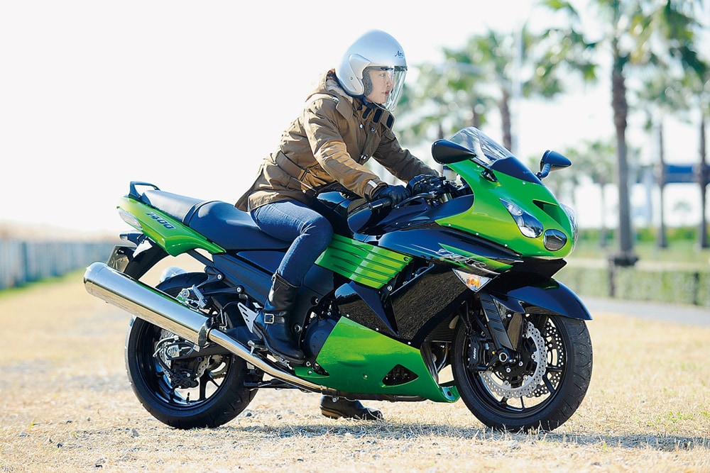 Kawasaki ZZR1400 - バイク足つき アーカイブ - タンデムスタイル