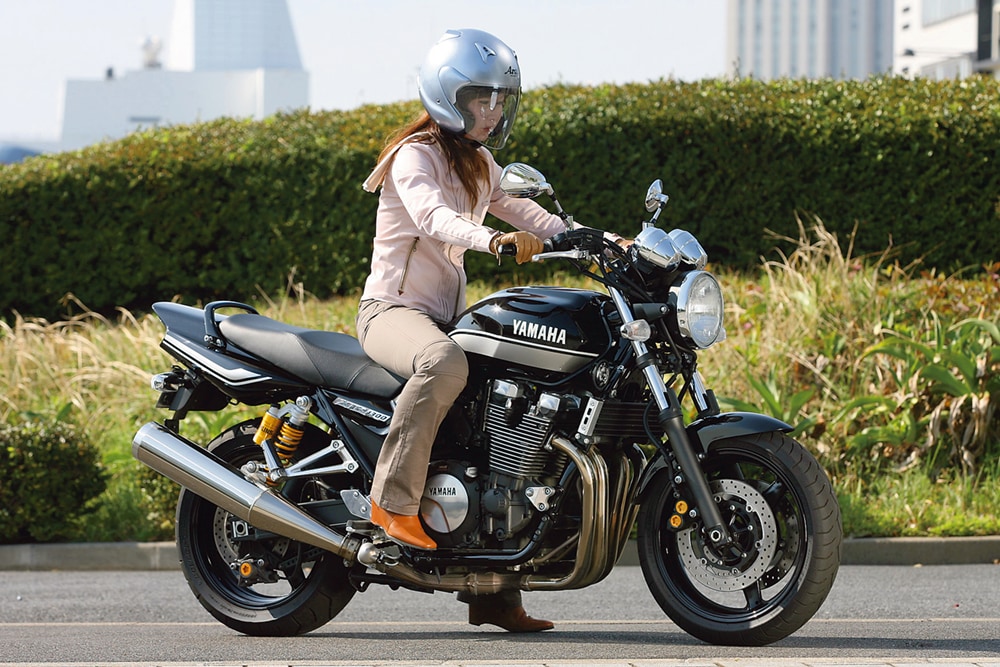 YAMAHA XJR1300 - バイク足つき アーカイブ - タンデムスタイル