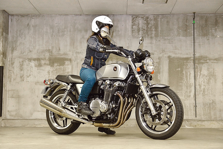 Honda Cb1100 バイク足つき アーカイブ タンデムスタイル