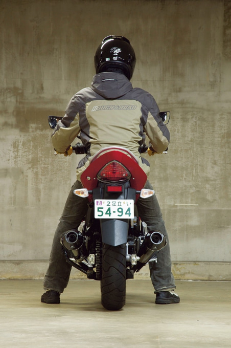 SUZUKI GSR250 | バイク足つき アーカイブ | タンデムスタイル