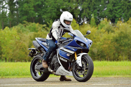 YAMAHA YZF-R1