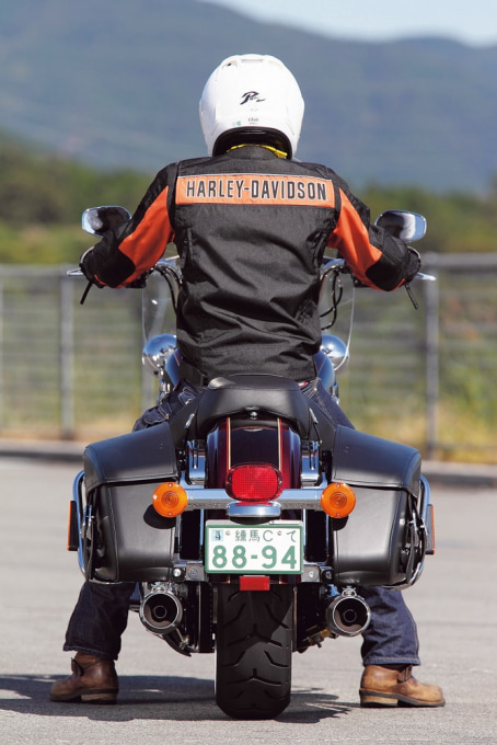 HARLEY-DAVIDSON FLHRC ロードキング クラシック