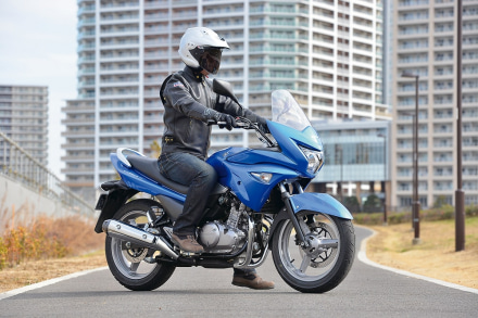 SUZUKI GSR250S