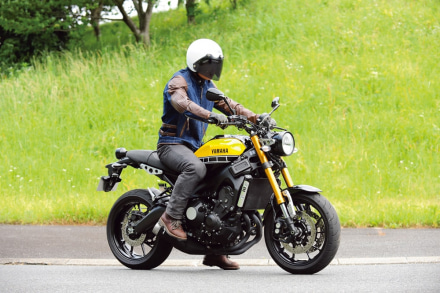 YAMAHA XSR900