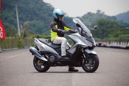 KYMCO AK550