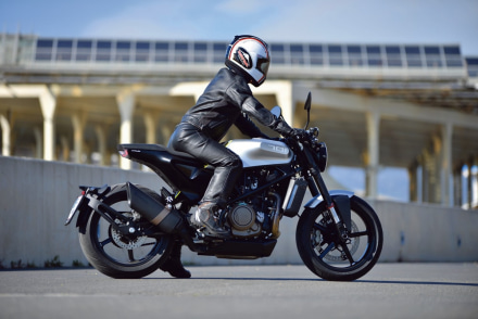 Husqvarna Motorcycles ヴィットピレン701