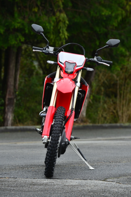 ホンダ CRF450Lのフロントビュー