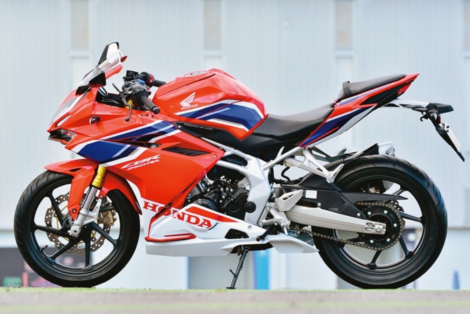 ホンダ・CBR250RRの左サイドビュー