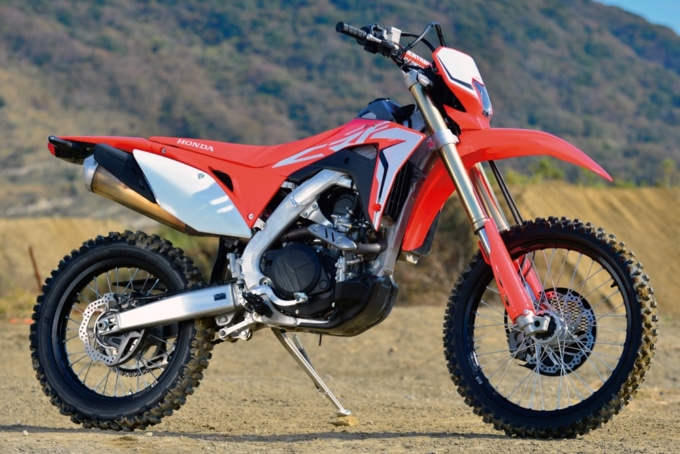 レーサーらしいスタイリングを手に入れたCRF450L