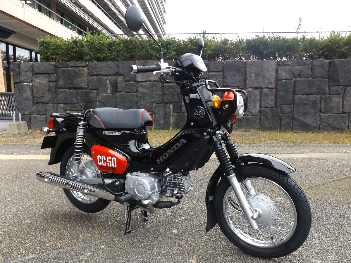 クロスカブ くまモンバージョンがお披露目に 50cc 110cc両モデルで19年夏に登場か バイクニュース タンデムスタイル