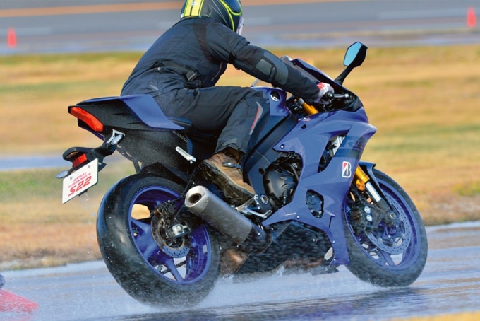 ブリヂストン バトラックス・ハイパースポーツ S22を履いたYZF-R6でインプレッション