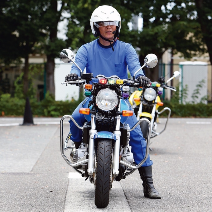 二輪教習の一本橋をスタートする前に正面を向くようにバイクの向きを直す