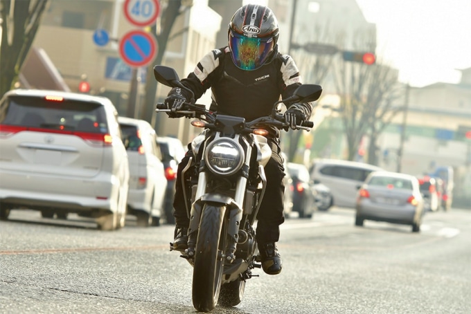 HONDA CB250R 市街地走行イメージ