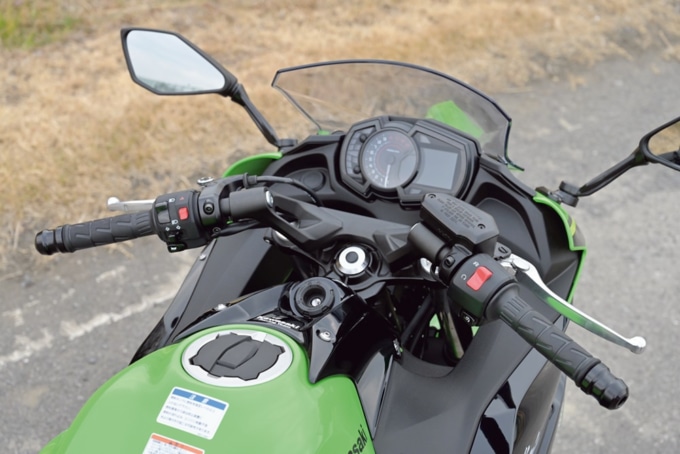 Kawasaki Ninja650 ハンドルまわり