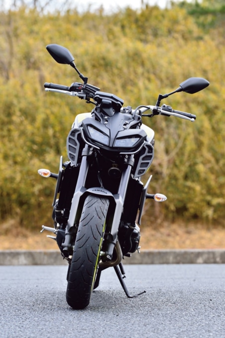 YAMAHA MT-09 フロントビュー