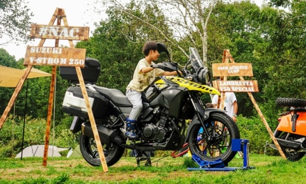 ACO CHiLL CAMP 2019 バイクエリア 展示車両に乗る子供