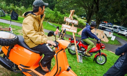 ACO CHiLL CAMP 2019 バイクエリア 展示車両に乗る参加者