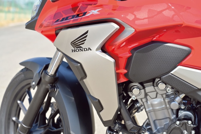 2019年モデル HONDA 400X サイドカバー