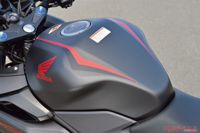 2019年モデル HONDA CBR400R タンク