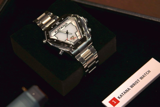 KATANAのデザインを反映した腕時計
