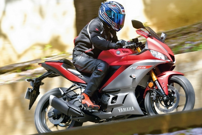 2019年モデル YAMAHA YZF-R25 走行