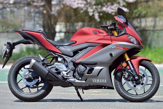 2019年モデル YAMAHA YZF-R25 右サイドビュー