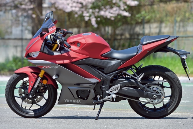 2019年モデル YAMAHA YZF-R25 左サイドビュー