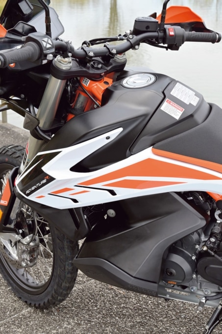 KTM 790ADVETURE R タンク