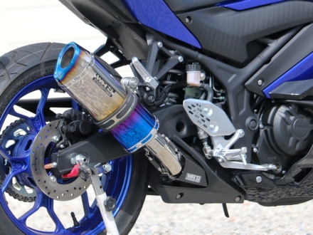 新型YZF-R25 SS-OVALスリップオンサイレンサー 焼き色を装着