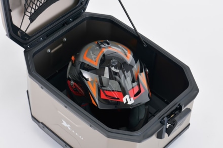 ヘプコ＆ペッカー XCEED トップケース45にオフロードヘルメットを収納
