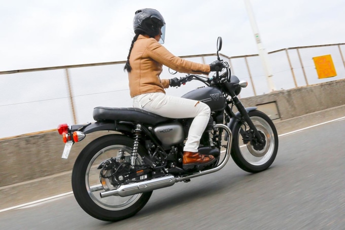 KAWASAKI W800ストリート 走行