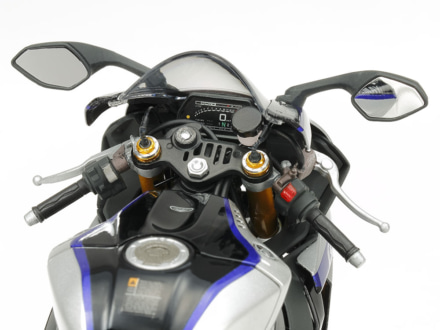 タミヤ 1/12 マスターワークコレクション ヤマハ YZF-R1M 2018（完成品）ハンドルまわりアップ