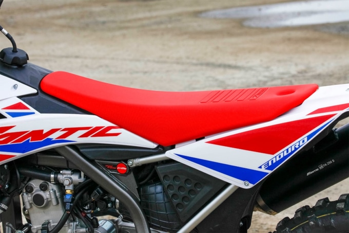 FANTIC ENDURO250 シート