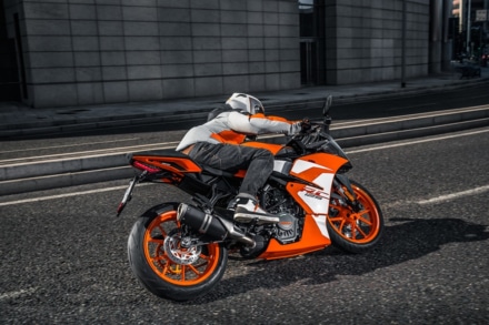 KTM RC 125（POWERPARTS 装着車）