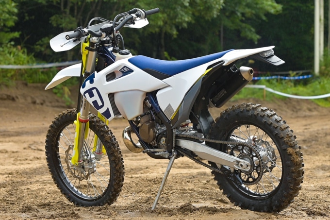 HUSQVARNA TE150i（2020年モデル）左7:3ビュー