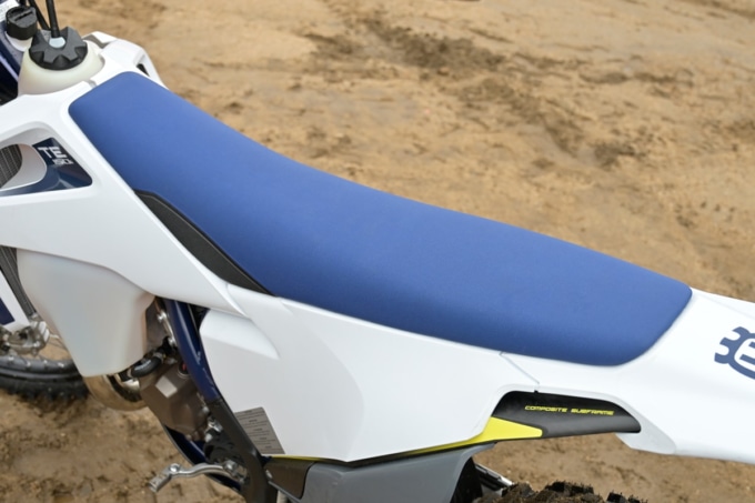 HUSQVARNA TE150i（2020年モデル）シート