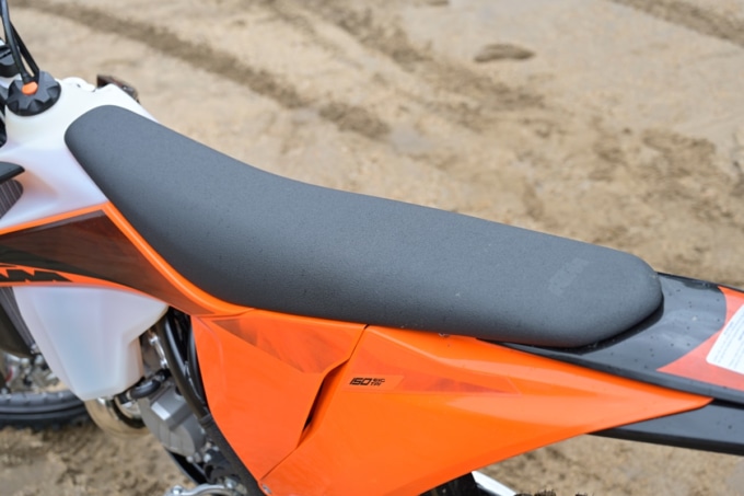 KTM 150EXC TPI シート