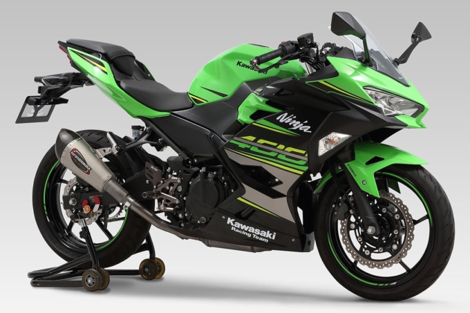 ヨシムラ ステップKIT X-TREADを装着したカワサキNinja400