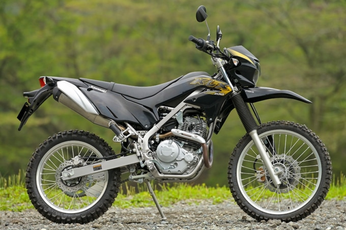 カワサキ KLX230 右サイドビュー