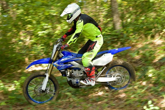 YAMAHA YZ250FXで林道を走行