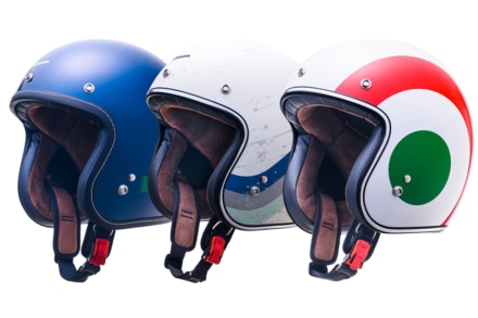 ベスパが純正ヘルメットを国内販売開始！