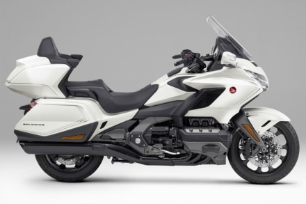 HONDA Gold Wing Tour Dual Clutch Transmission〈AIRBAG〉（2020年モデル）パールグレアホワイト（ストライプ）