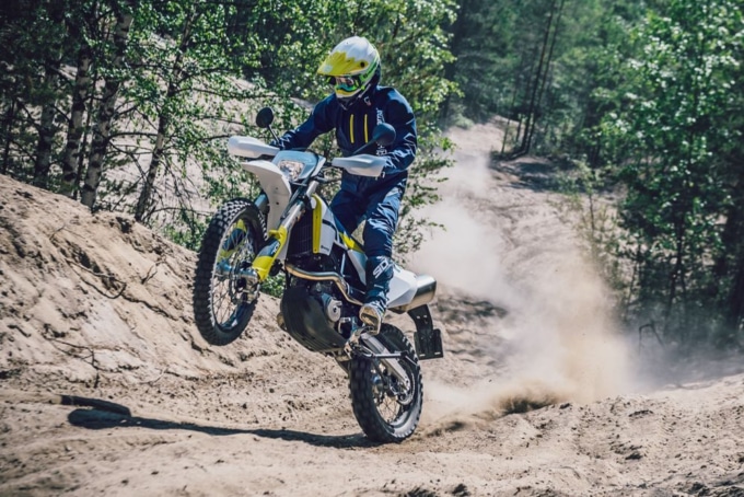 HUSQVARNA 701 ENDURO 走行イメージ