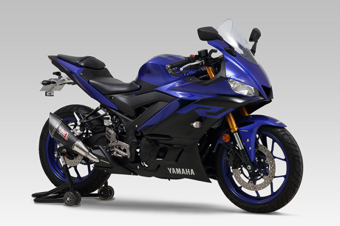 ヨシムラ ステップKIT X-TREADを装着したYZF-R25