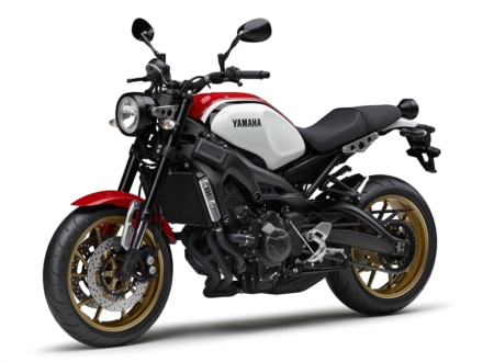 2020年モデル YAMAHA XSR900（ホワイト）左7:3ビュー