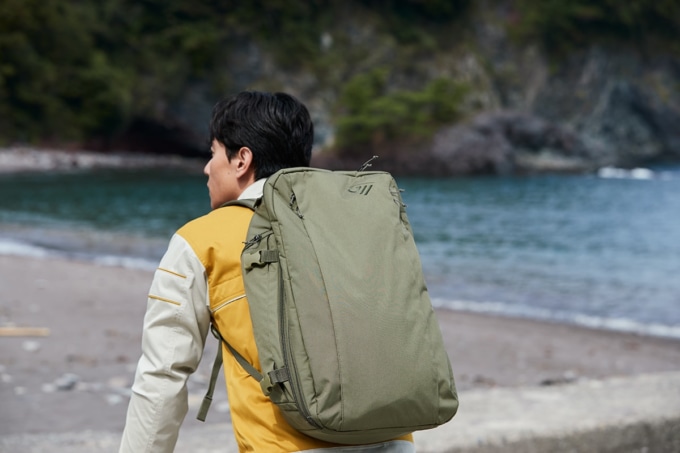 GWM X-OVER DAYPACK 30を背負っている様子